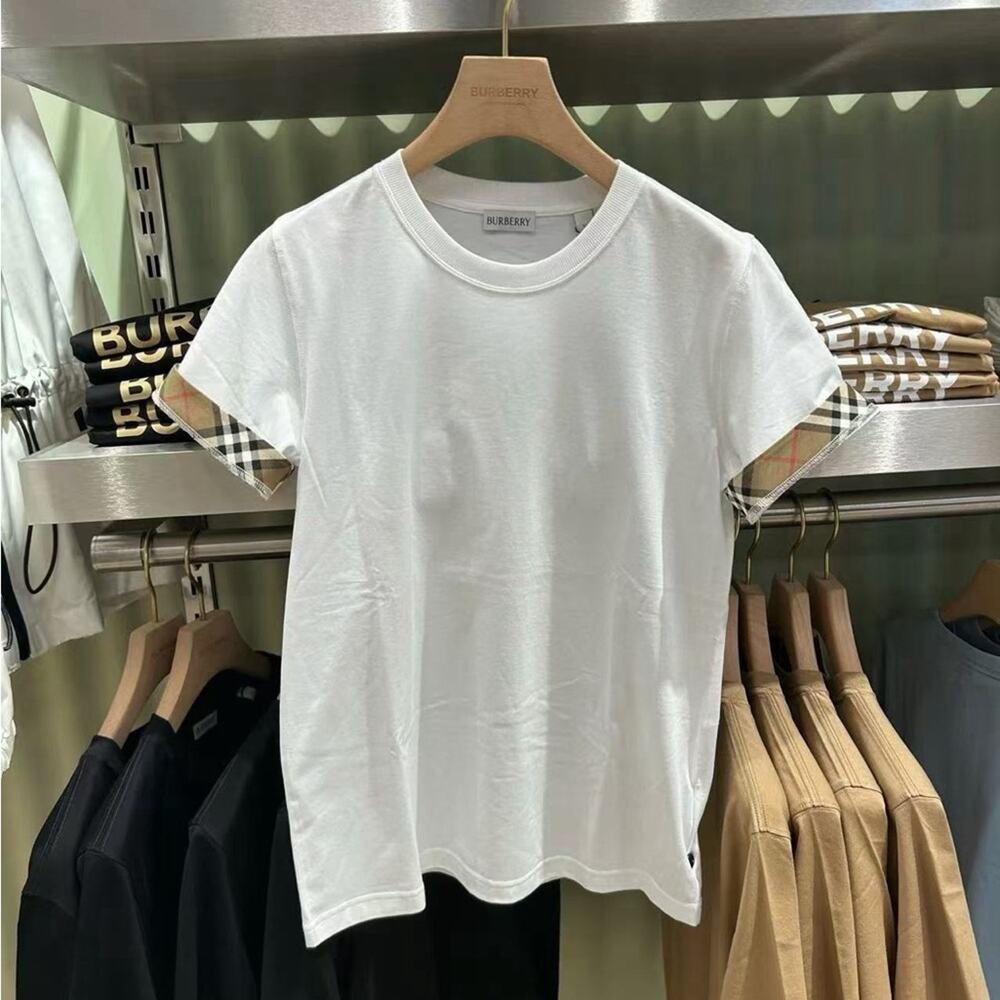 Sold❌Burberry women’s White Short Sleeve T-Shirt with Vintage Check Cuff S